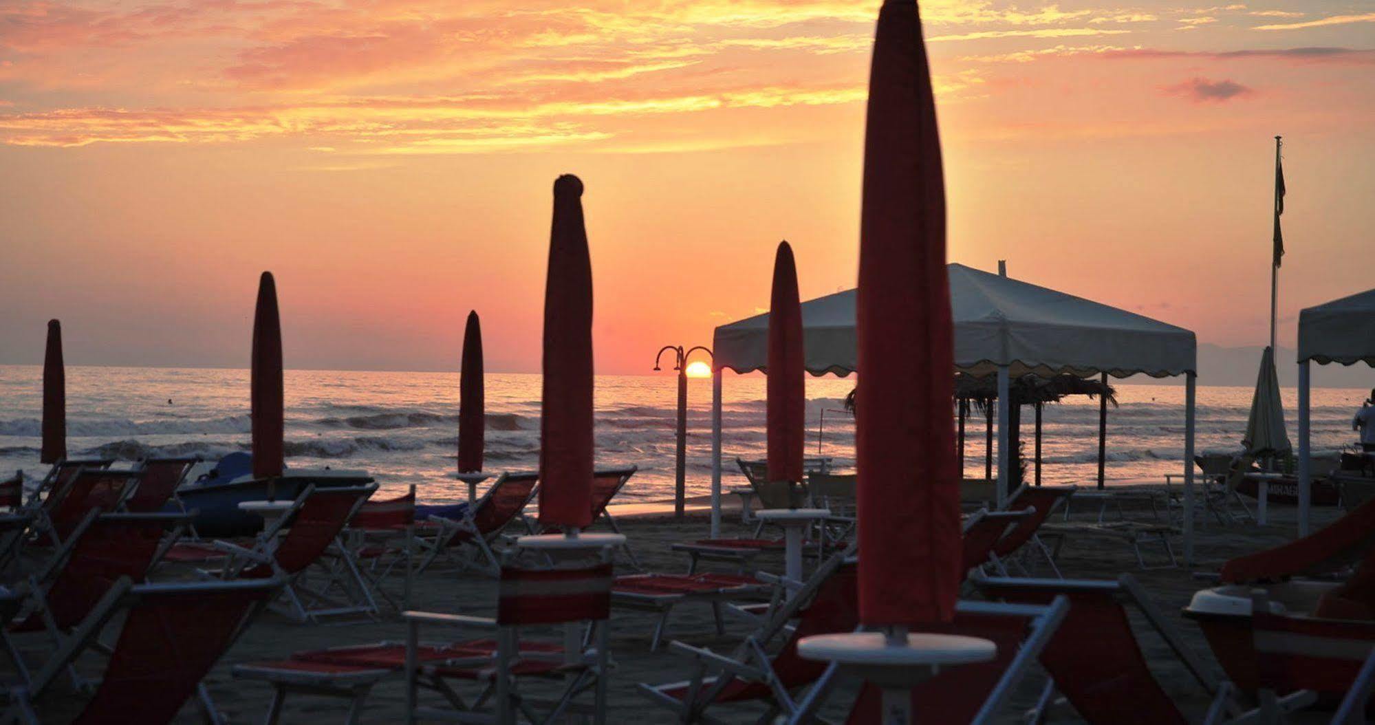 Hotel Villa Colombo Lido di Camaiore Exterior photo